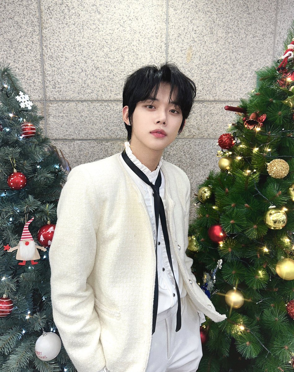 artaests's tweet photo. all i want for christmas is you 🫵🫶 https://t.co/GhQVDI3K83