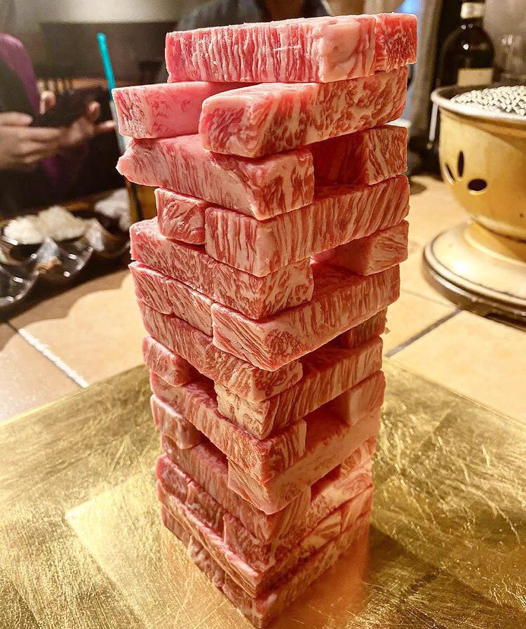 食べ物で遊んでもOK！？お肉ジェンガが楽しめる@炭火焼肉ふちおか