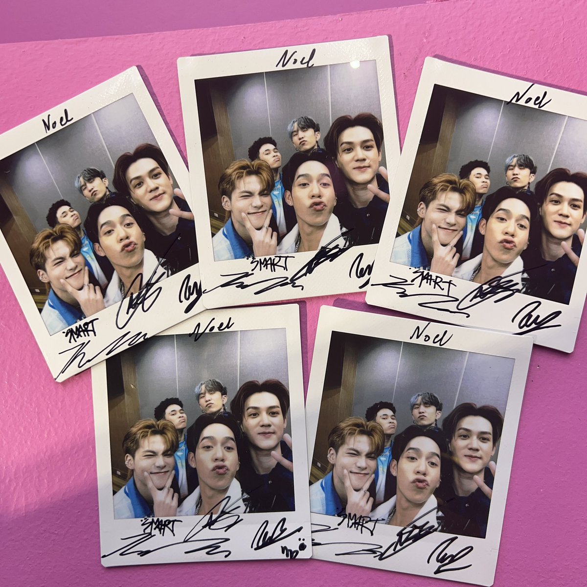 LazadaTH's tweet photo. 🤩 ไหนใครรอรูป Polaroid พร้อมลายเซ็นของเหล่าหนุ่มหล่อ! #LAZiCON กันอยู่บ้างงง? 🥳✨

💙 ช่วยกันติด #Lazada1212xLAZiCON แล้วรอลุ้นไปพร้อมๆกันเลยยย 🫶🏻

ชมไลฟ์สดทาง LazLive+ บนแอป Lazada
🎬 https://t.co/iegJwow375 https://t.co/rICZ5ifneB