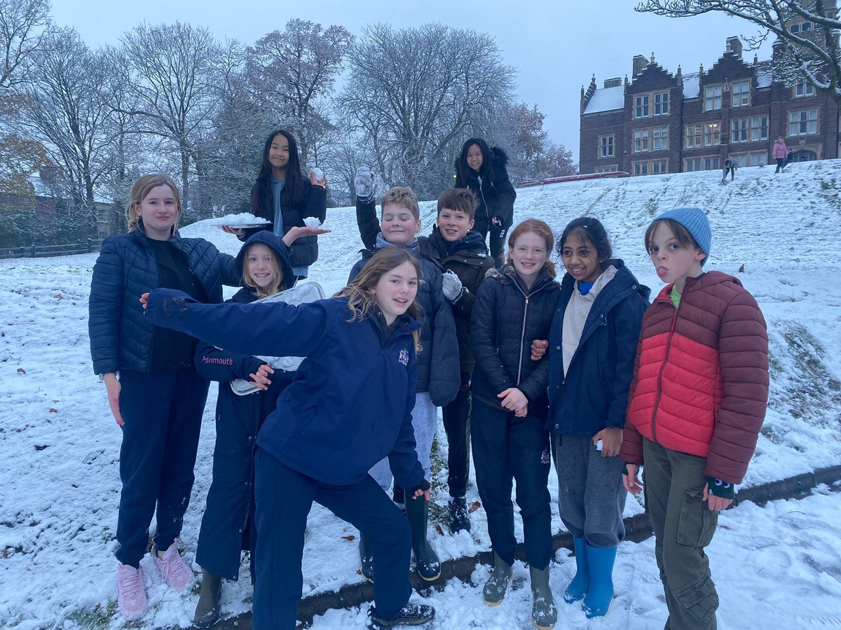 HabsMonBoarding's tweet photo. Unexpected fun in the snow this morning for Monnow House! ❄️☃️🎄😍 https://t.co/Uy77MGN01K