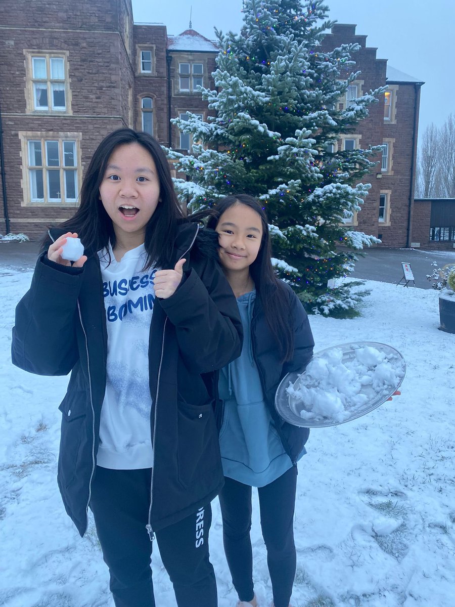 HabsMonBoarding's tweet photo. Unexpected fun in the snow this morning for Monnow House! ❄️☃️🎄😍 https://t.co/Uy77MGN01K