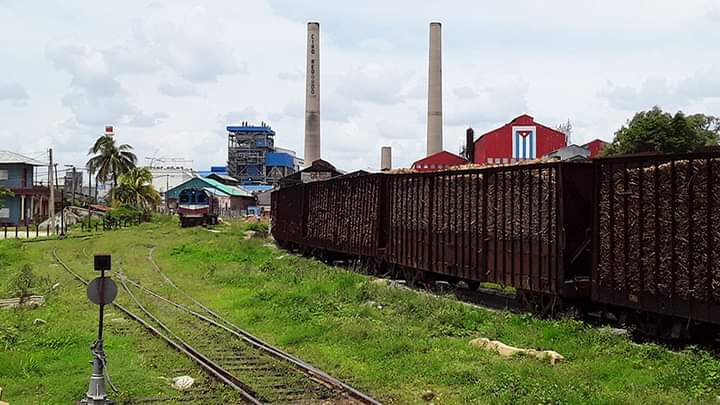 🏭Con la realización durante la semana que finaliza de dos ejercicios de zafra y una prueba general, el territorio avileño enfila sus ingenios con la mira en concretar una zafra 2022-2023 eficiente.

#LatirAvileño 
#EsfuerzoDecisivo 
#SinPerderUnDia