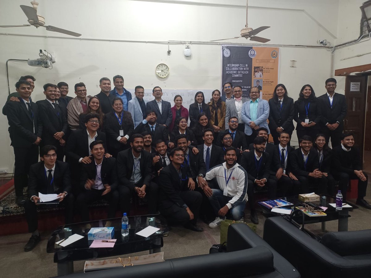 CellDnlu's tweet photo. Vote of thanks was given by Archita Agrawal, co- convener, Internship Cell and Ajinkya Kotasthane, Executive Member, Academic Outreach Committee. We are thankful to each and everyone for making this event a wonderful experience. https://t.co/kYFPWuGK7V