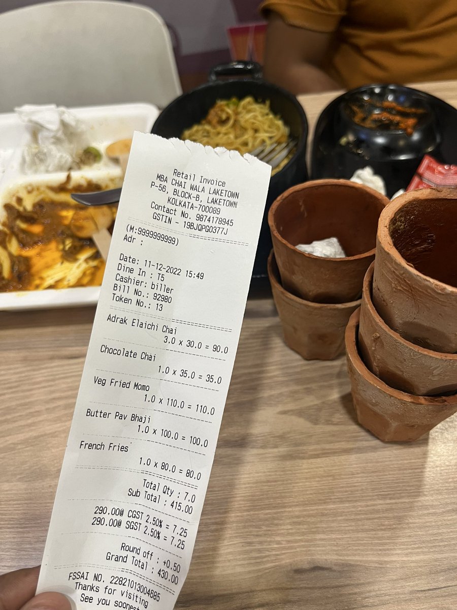 aibyarindam's tweet photo. Tried these foods in laketown kolkata mbachaiwala outlet.
Worst Pav Vaji, Worst maggi, Worst French fries. Tea and momo were good.
Poor service
Most surprisingly the bill was wrong. Then I showed them 2 mistakes. Poor payment processing as well.
#MBAChaiwala @Prafull_mbachai https://t.co/51cY9629eU