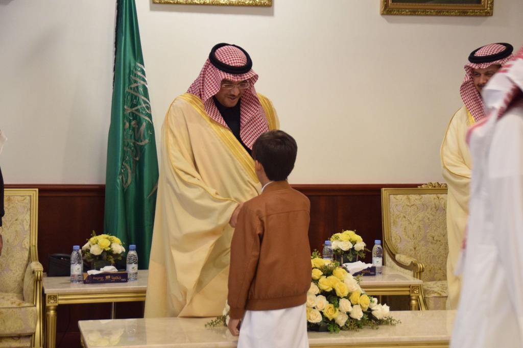 MOE_EEH's tweet photo. صاحب السمو الملكي الأمير سعود بن طلال بن بدر محافظ #الأحساء يكرم  الطلاب الفائزين في مسابقة #موهوب على مستوى المملكة في مرحلتها الثانية 2022 وذلك بحضور مدير عام #تعليم_الأحساء ، وهنأ سموّه أبناءه الطلاب الفائزين وأسرهم بهذه الإنجاز .

@moe_gov_sa https://t.co/Nk4rPr1b7h