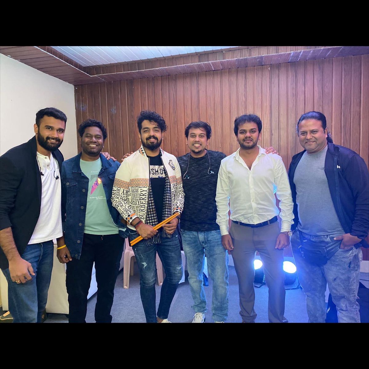 Manju_Drums's tweet photo. Had a fantastic, powerful concert last night in Bengaluru with the amazing, one n only @rvijayprakash sir and the band. Great time on stage with musician/singer friends and fantastic audience ๐ฅ
#vijaprakash #vplive #manjudrums https://t.co/YdFbBjbvSK