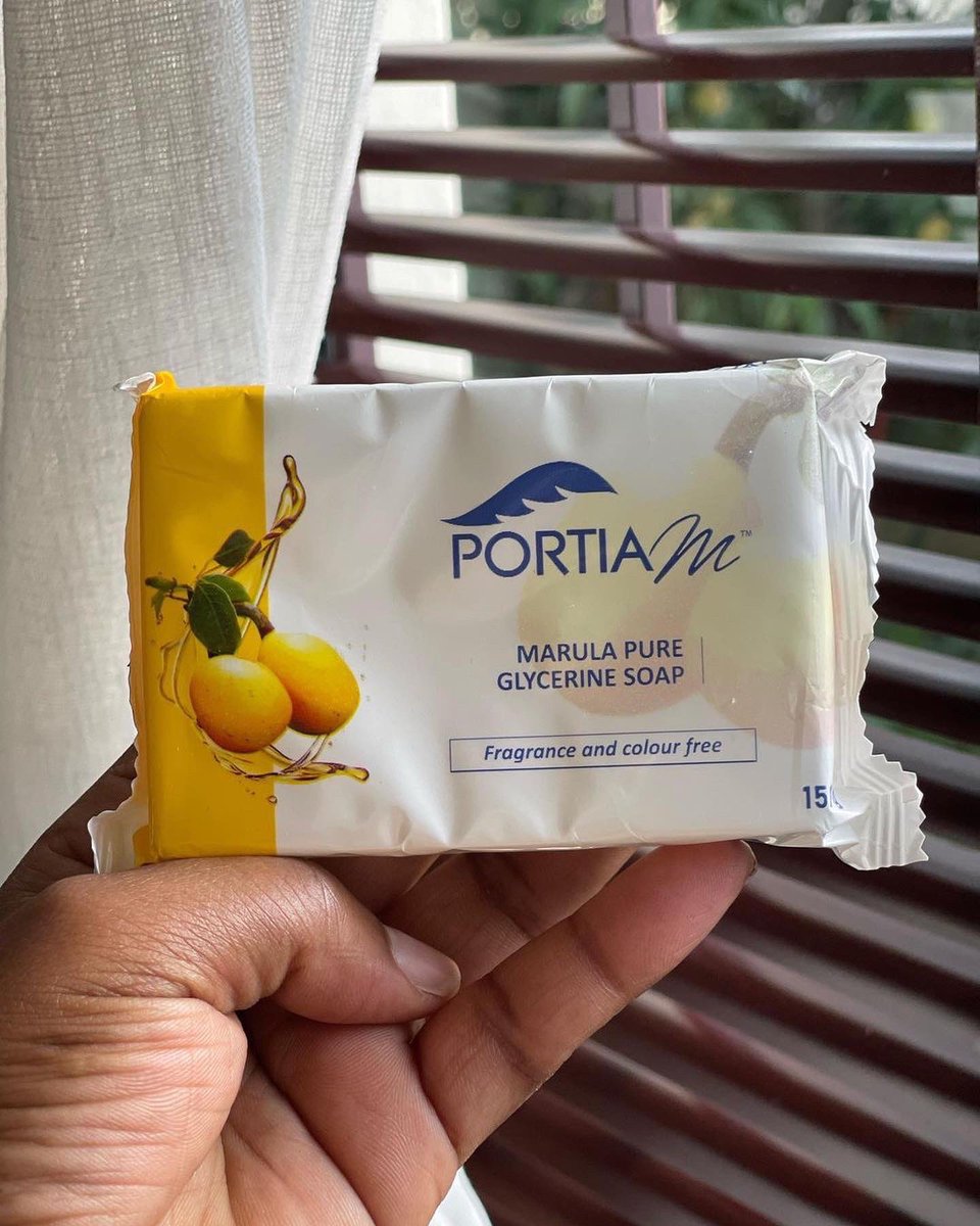 PortiaM_Skin's tweet photo. This sunscreen 🧴right here is like the girl she thinks she is 💃🏻♥️ ayisemmandi bethuna on my skin 🔥🔥🙌🏽
I’ve been using sunscreen on my face after applying my daily cream literally every winter and summer for over 10 years now.
#portiamskincare #portiamsummer
📸 @nnozipho https://t.co/NUUMD3x2MB