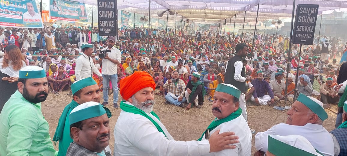 RakeshTikaitBKU's tweet photo. उत्तर प्रदेश के जनपद बस्ती के मुंडेरवा में आयोजित होने वाले शहीद किसान मेले में सम्मिलित हुए और देश के अन्नदाता और निर्माणदाता को सम्बोधित किया।
देश का किसान सरकार की तानाशाही नीतियों का विरोध लामबंद होकर करता रहेगा और एक बड़े आन्दोलन का आगाज देश में करेगा।
@ANI 
@PTI_News https://t.co/mBHR9dbkaG