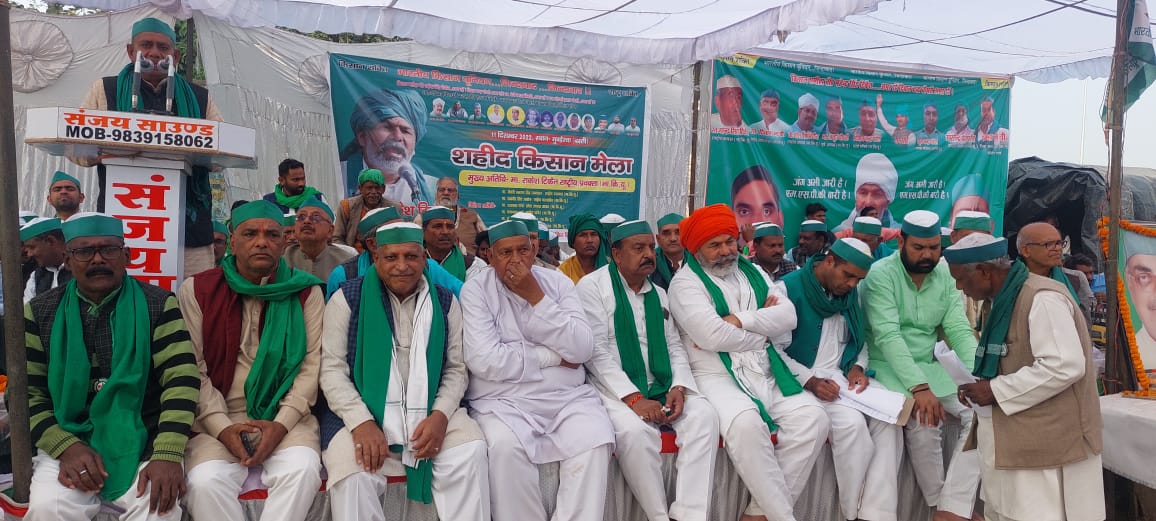 RakeshTikaitBKU's tweet photo. उत्तर प्रदेश के जनपद बस्ती के मुंडेरवा में आयोजित होने वाले शहीद किसान मेले में सम्मिलित हुए और देश के अन्नदाता और निर्माणदाता को सम्बोधित किया।
देश का किसान सरकार की तानाशाही नीतियों का विरोध लामबंद होकर करता रहेगा और एक बड़े आन्दोलन का आगाज देश में करेगा।
@ANI 
@PTI_News https://t.co/mBHR9dbkaG