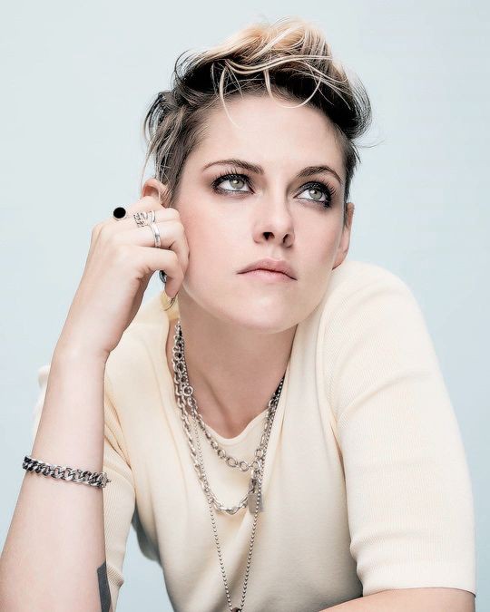 SecondKristen's tweet photo. KristenStewart https://t.co/wYvOi7KOOM