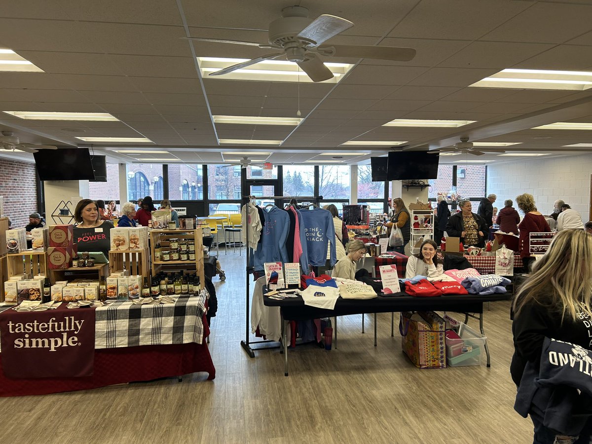 Thank you to everyone who helped yesterday with the Hornet Holiday Boutique!  It was a lot of fun. Thanks to our vendors, the PTA, the Kirtland Music boosters and all of our parent volunteers and middle school elf volunteers who made today possible! 🎄🏈🎅☃️❄️