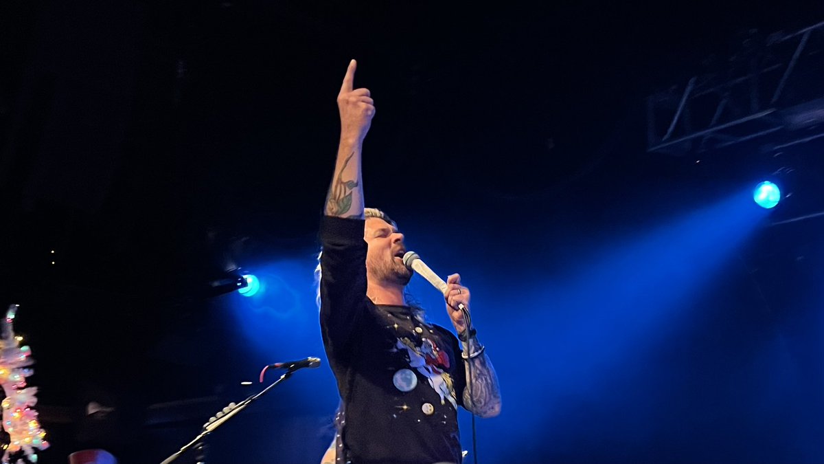 Raise your hand if you love <a href="/TBSOfficial/">Taking Back Sunday</a>.