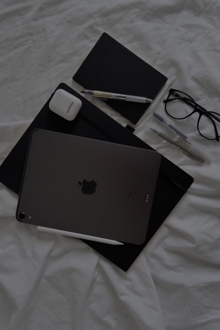 Hilminassir's tweet photo. Ipad case that you might want to buy 🫶🏻

-A thread ✨ https://t.co/QoFGpBr2Fc