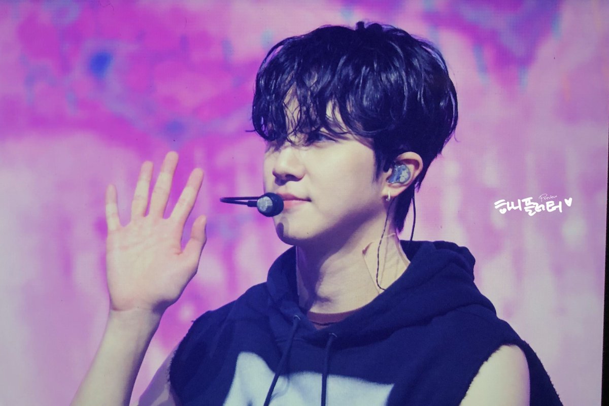 _Haniflutter's tweet photo. <preview>
221211 MERRY RUi DAY

#위아이 #WEi #김동한 #동한 #KIMDONGHAN https://t.co/KUQGzHvFne
