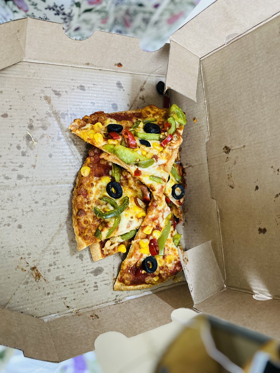 followingcairn's tweet photo. We ordered pizza and received it as slice pieces. This was a worse experience 
@dominos_india https://t.co/ODiMXx184y