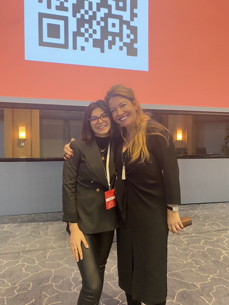 queeneyluler's tweet photo. Muhtrşem bir #fellowup ile 3 günü bitirdik. @SinaAfra nın katılımıyla süper bir network yemeğinde Emre Eczacıbaşı ve Ahu Serter ile tanışma fırsatı buldum. Fellowlar ise bambaşka bir güzellikti 🤍 #fellow2022 #girvak @girvak https://t.co/EEnLLZWsHD