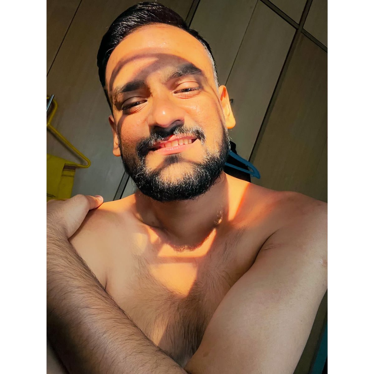 Butterfinger_24's tweet photo. Hello Sunshine 🌞 with the touches of 2-3 chati ka baal 😜🤳🏻😎 …..
#hellosunshine 🥶😎
#imagoodboy 😃😁✨
#beingsingle #staystrong #boystagram #mypicture #simpleandsober #selflove #gayfollow #photooftheday #posemaker #selfie #ig_blogger #gaystagram #ig_calcutta #sunkissed #gay https://t.co/eLlSNbLlZB