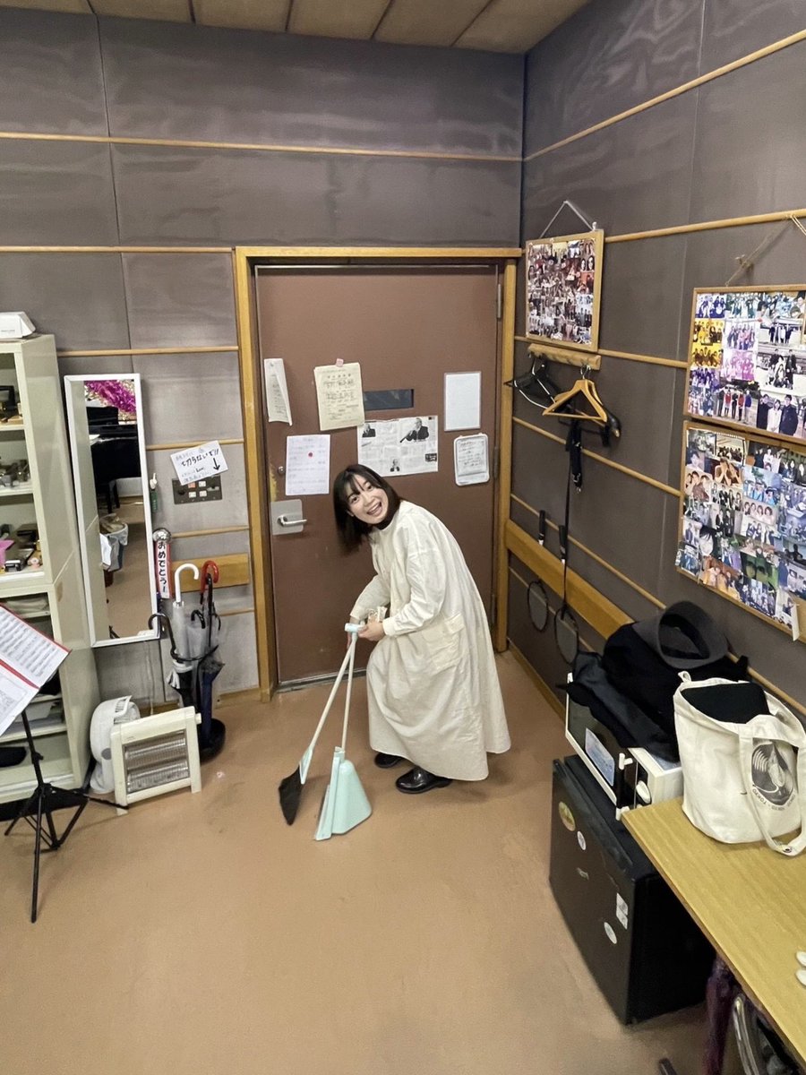 aigeiOBOE's tweet photo. 【#festedioboe まであと2日❗️】
本日はオープニング曲とメイン曲の大編成を練習いたしました💪🔥
賛助の方も練習に参加していただき、とても迫力のある演奏になりました‼️
写真は、好きなクラゲはコティロリーザツベルクラータの学部4年 間瀬百華です💖
動画は、好きすぎて飼っていたクラゲです🥹 https://t.co/nb9bu34pT4