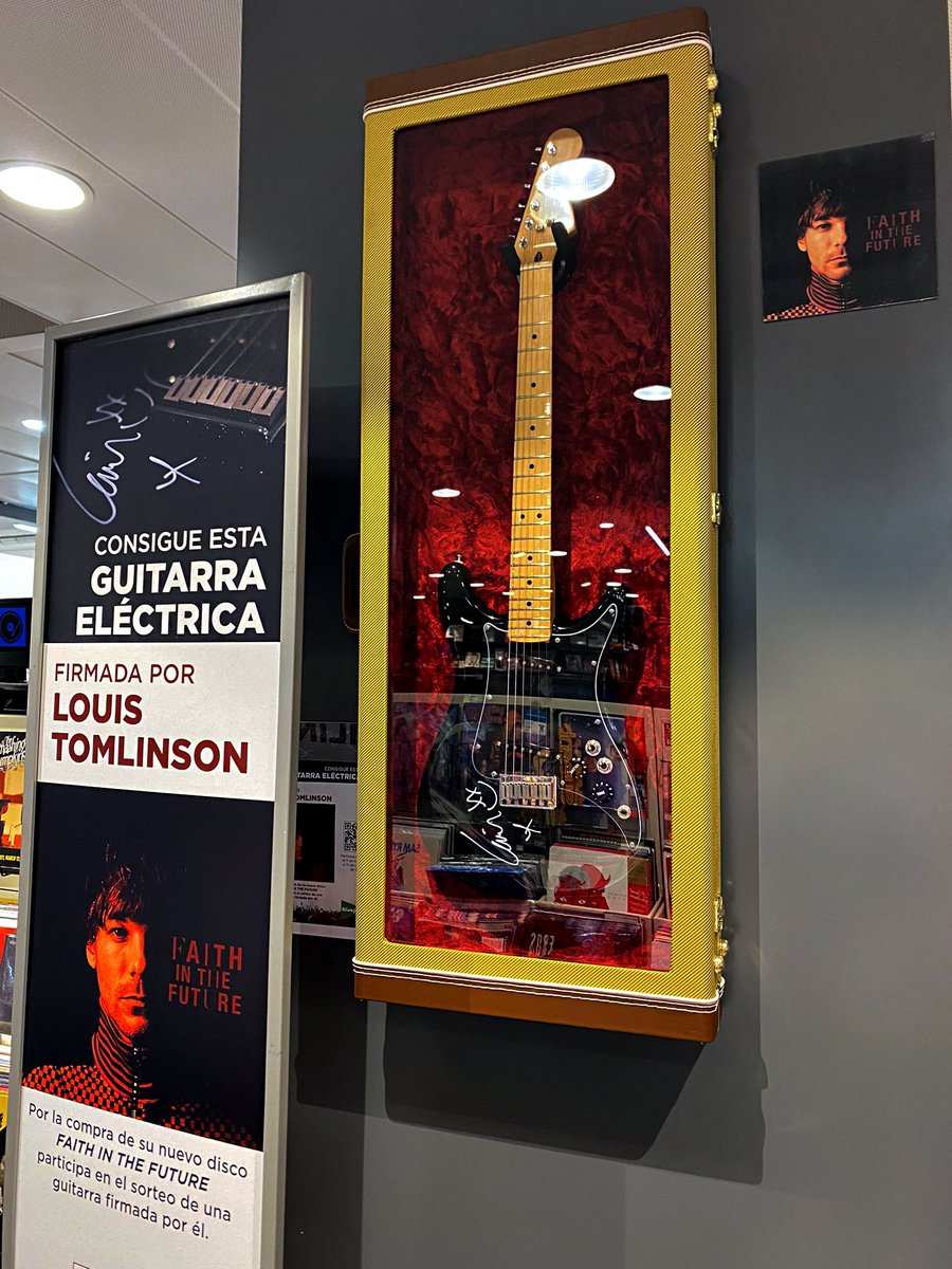 ltspain91's tweet photo. Foto de la guitarra firmada por Louis que sortea @elcorteingles

©️od28hLnzLi https://t.co/2mgKAkBOpS