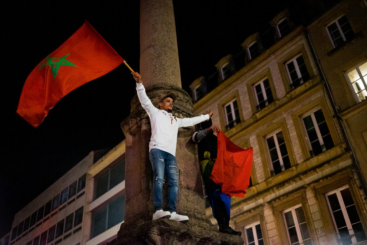 HugoAzmani's tweet photo. Hier soir, les supporters marocains et français célébraient leur qualification en demi-finale de la Coupe du Monde de football dans le centre ville de #metz 
#ENGFRA #Maroc https://t.co/9PqAP2q557