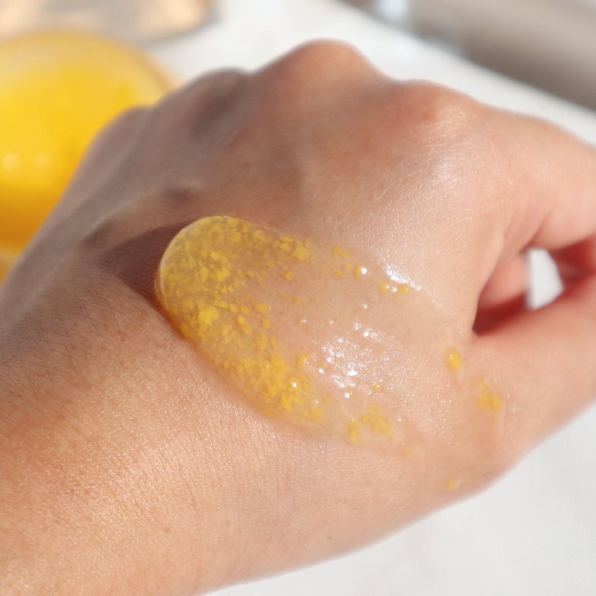 charyroher's tweet photo. โอวโหววเป็น 𝘴𝘭𝘦𝘦𝘱𝘪𝘯𝘨 𝘮𝘢𝘴𝘬 ที่หอมส้ม 𝘺𝘶𝘻𝘶🍊มั๊กๆฟิลนอนหลับในสวนส้มอ่ะ ชีเป็นมาสก์ไว้โบกก่อนนอนของ 𝘚𝘢𝘵𝘶𝘳𝘥𝘢𝘺 𝘚𝘬𝘪𝘯 ที่ไม่ใช่แค่ทาวันเสาร์แต่ทาทุกวันก็ได้ ตื่นมาหน้าเด้งมากผิวละเอียดตะโกนหน้าใสขึ้นมากอ่ะ #SaturdaySkin #ใช้ดีบอกต่อ #ไว้รีวิวห้ามขายของโว้ยย https://t.co/rwfDuWJzhk