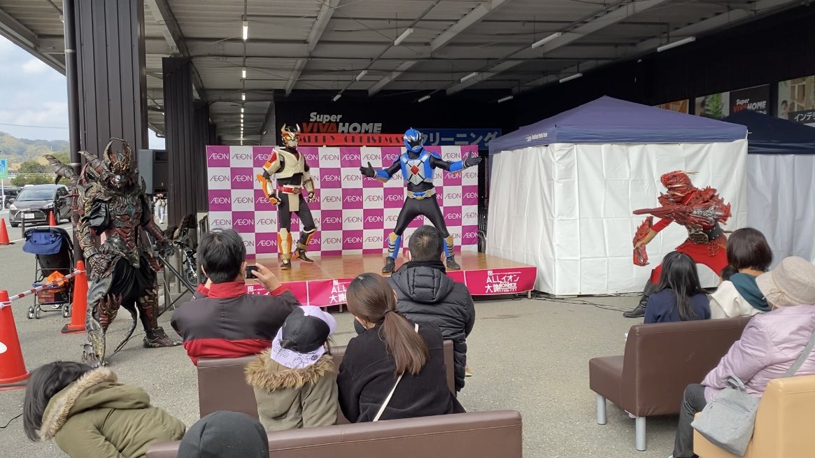 taiyo21853's tweet photo. イオン糸島店に行って来ました~
子どもたちからセリフが聞こえなくなるくらい大きな声援で応援されましたー
ぶち嬉しかったよ~ϵ( 'Θ' )϶

未来に希望を！
子どもたちに笑顔を^_^
#イオン糸島店
#バリスガー
#タイガーフーク https://t.co/WQsdCpwsSC