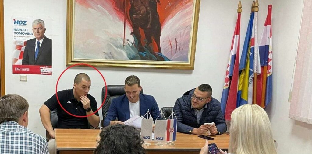 gore_dole's tweet photo. @Lukic_Miroslav_ Da. Ti preletaču si baš relevantan o tome govoriti. https://t.co/VcDvV0Qzck