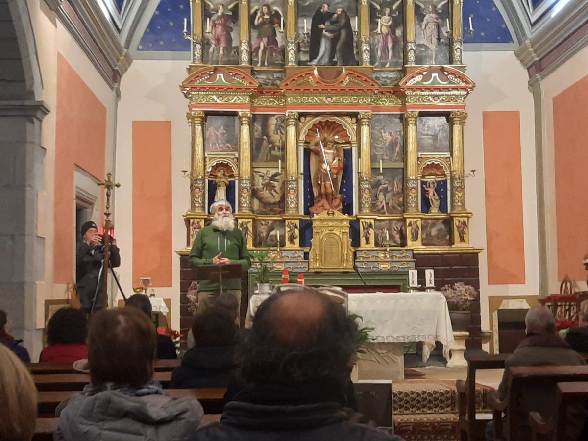 #PRESENTACIO Ernest Molins autor del llibre 📘“Cases i masos de Castelltallat”, presenta l'obra a l'església de Castelltallat. Ha estat editat pel segell manresà <a href="/Zenobita_ed/">Zenobita edicions</a>.