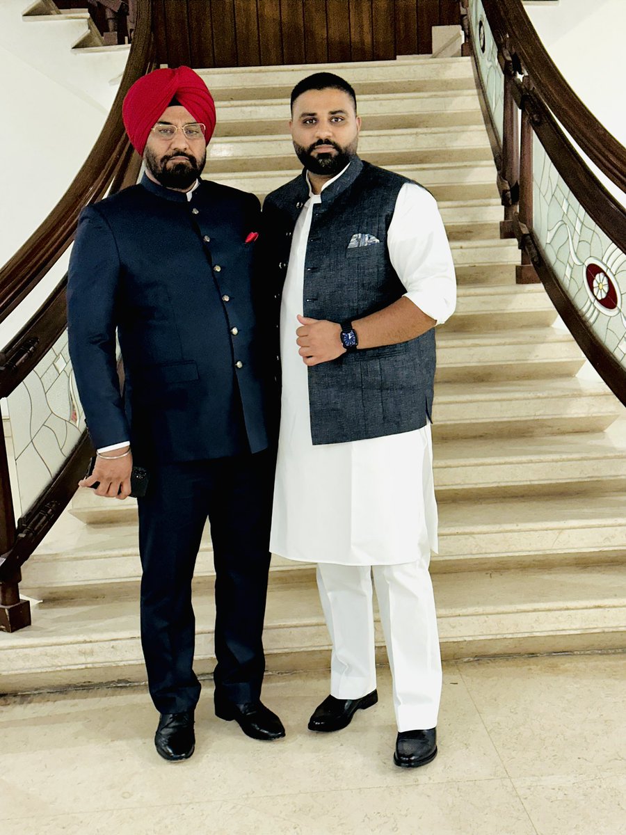 AmritpalDalli's tweet photo. #FatherSon #FatherSonGoals #SP Saab #ChardiKalan https://t.co/gZB9YXTapi