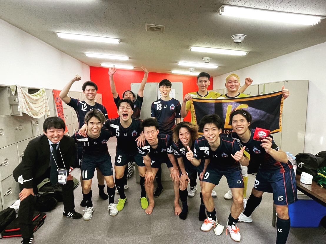 shogo020611's tweet photo. 水戸戦　2-１win🔥

9戦負けなし！
本当に応援が力になってます🙇🏻‍♂️

キャンプとしてなにもしてませんが勝ってよかった🔥
前から知ってる人なら喋らないあいつで大丈夫か？となったかな🤣

次節も応援よろしくお願いします！！

@DesporteJapan 
@Agleymina 
#フットサル　#fリーグ
#静岡県　#浜松 https://t.co/WUjPXkRkCx