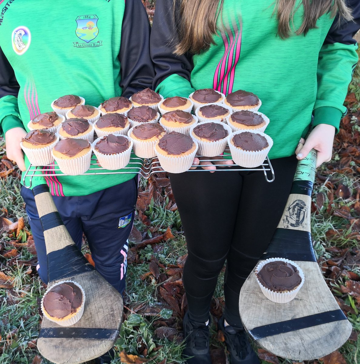 GlenroeCamogie's tweet photo. 💚🖤 Our Glenroe Camogie players are not just sweet Sliotar strikers, they are also sweet Bun bakers 😄
Christmas in the Park fundraiser today.
#BallylandersParkDevelopment https://t.co/mtvsSsb8U0