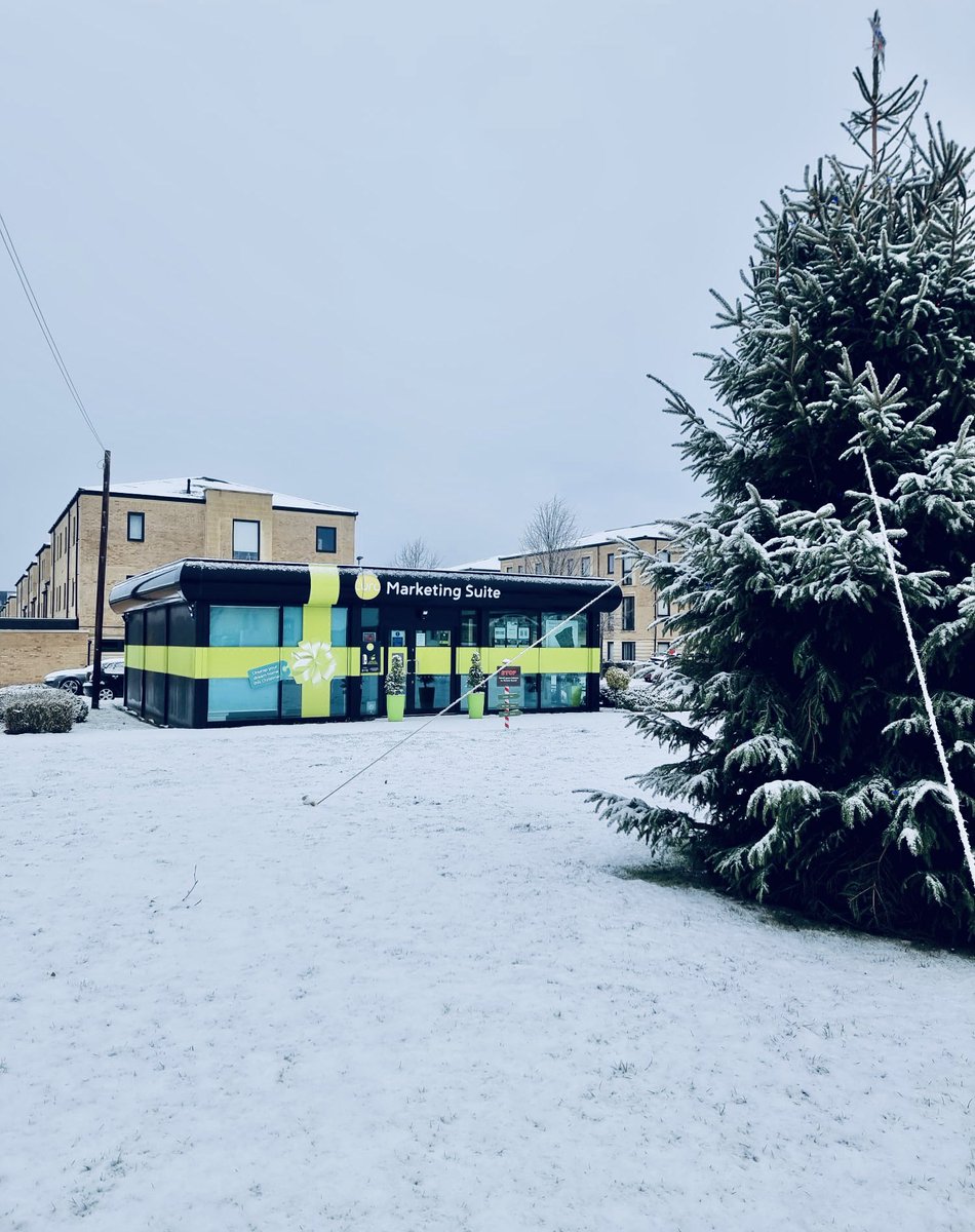 Jodie_Curo's tweet photo. Let it snow☃️ #mulberrypark #snowday #newhomesalesinthesnow
Enjoy selling in the snow today @Caz_Curo 👌🏼@Curo_Sales ❄️ https://t.co/DSRTxhBwRq