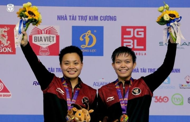 BadmintonLive1's tweet photo. RAPOT "PRIFAD" DI 2022

#BAC2022 [QF]
#SG2022 [🥇]
#IM2022 [🥈]
#IO2022 [QF]
#MO2022 [🥇]
#MM2022 [🥈]
#SO2022 [🥇]
#BWC2022 [R32]
#JO2022 [QF]
#DO2022 [QF]
#FO2022 [R32]
#WTF2022 [GS]

33 MATCH
25 WIN
8 LOSE
WR 75%

PASANGAN BARU YANG MENGGEBRAK PEMAIN TOP DUNIA!! https://t.co/G23q9mpjo8