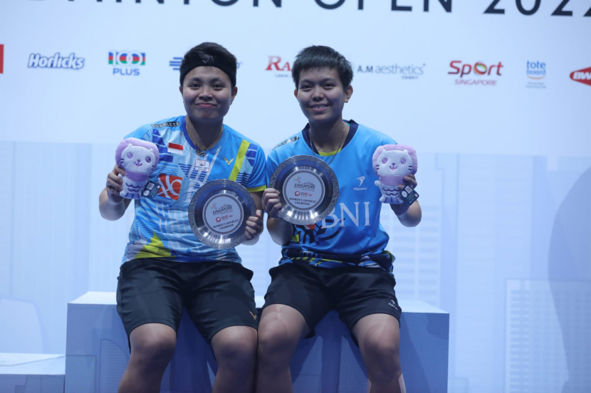 BadmintonLive1's tweet photo. RAPOT "PRIFAD" DI 2022

#BAC2022 [QF]
#SG2022 [🥇]
#IM2022 [🥈]
#IO2022 [QF]
#MO2022 [🥇]
#MM2022 [🥈]
#SO2022 [🥇]
#BWC2022 [R32]
#JO2022 [QF]
#DO2022 [QF]
#FO2022 [R32]
#WTF2022 [GS]

33 MATCH
25 WIN
8 LOSE
WR 75%

PASANGAN BARU YANG MENGGEBRAK PEMAIN TOP DUNIA!! https://t.co/G23q9mpjo8