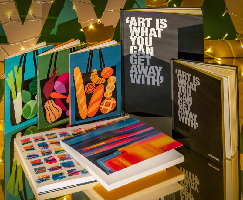 aneklife's tweet photo. A collection of notebooks available at @kingandmcgaw, handmade in Sussex by their talented workshop team. This pack of three A5 notebooks feature my three shopping bag designs. #stationery #illustration https://t.co/vPchcJ88DZ