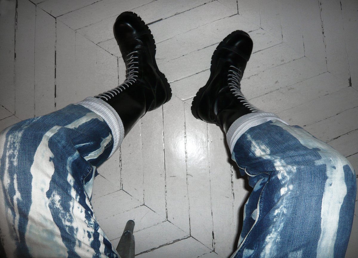 rubberdocs's tweet image. ... or me with bleachers &amp;amp; rangers ?