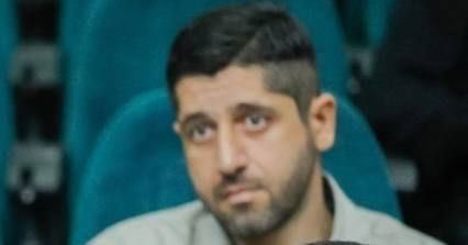 parissasadeghi1's tweet image. اگر #سید_محمد_حسینی پدر و مادری ندارد که روبروی زندان دادخواهی کند،
اگر مادربزرگی ندارد که برایش التماس کند، اگر خواهری ندارد که در اینستاگرامش برایش استوری بزند، 
ما همه پدر، مادر، خواهر، برادر و مادربزرگهای محمد هستیم و با صدای بلند فریاد میزنیم #اعدام_نکنید #محسن_شکاری