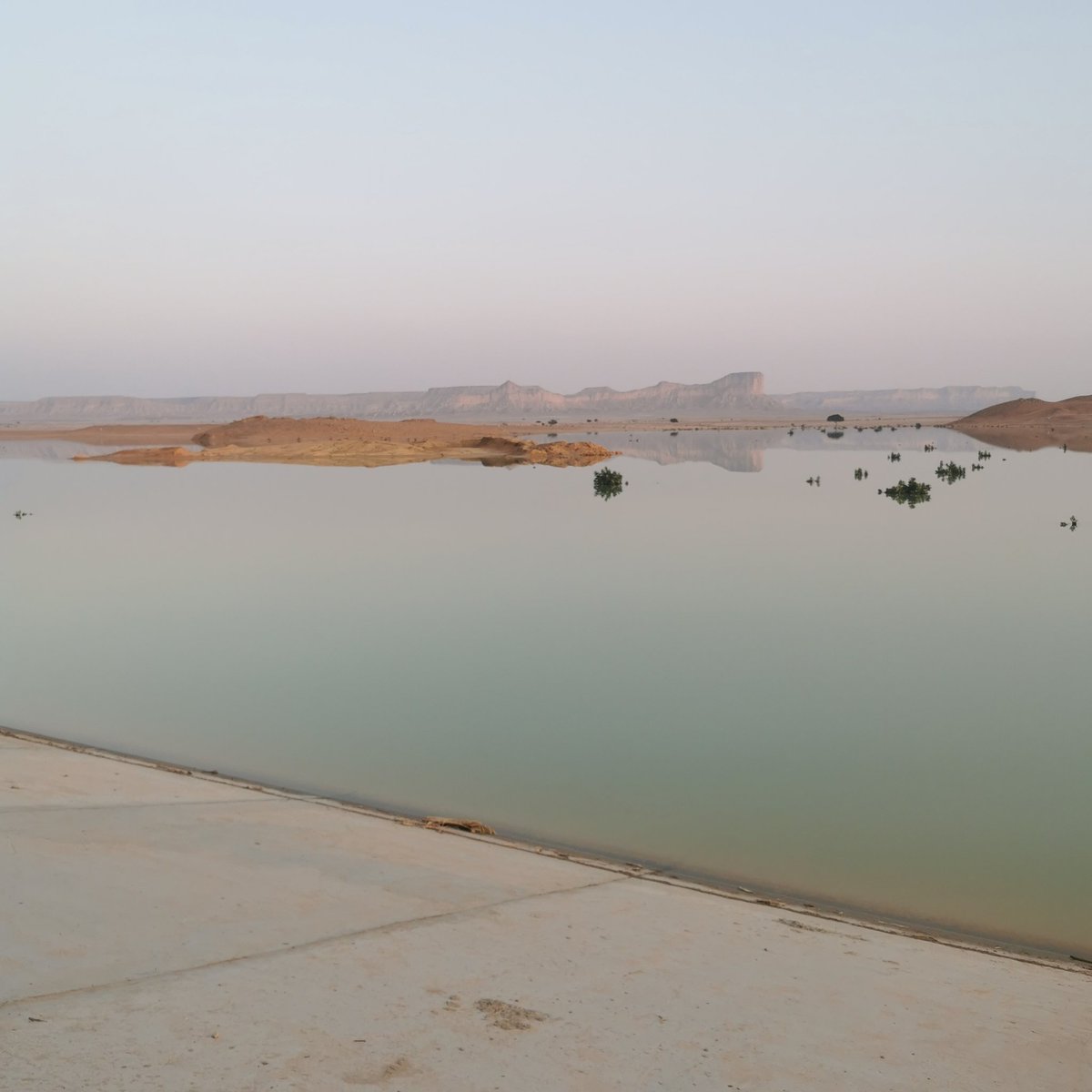 GlyGorey2's tweet photo. سد رغبة الآن في محافظة ثادق 
تصويري https://t.co/rg3Fm9I17J