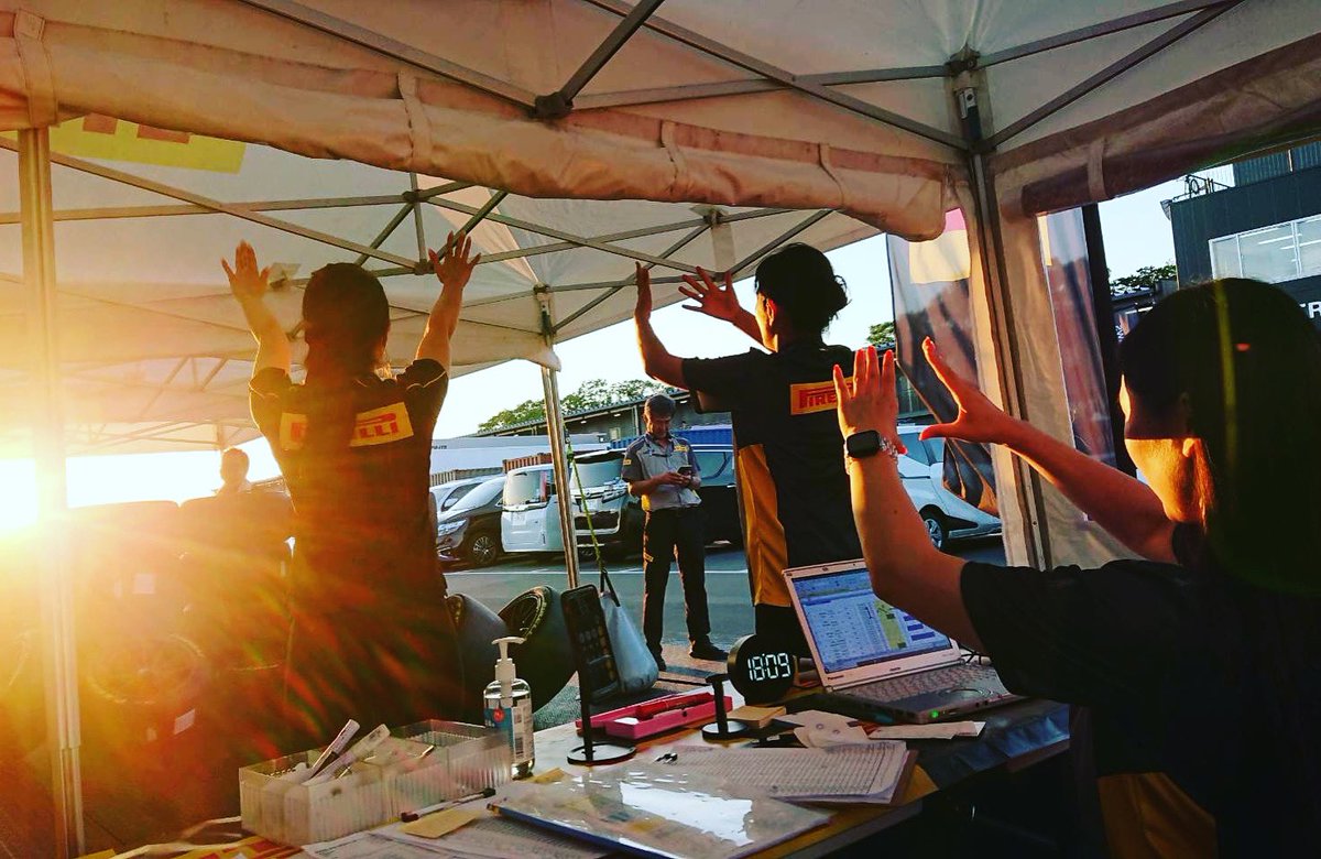 trofeo5_pirelli's tweet photo. 夏のレース の想い出の一場面☀️スポーツランド菅生の夕陽🌇寒くなって振り返ってみて見てもホッコリします。
#ピレリ #ピレリモータースポーツ #trofeo5 #トロフェオ5 #wepirelli @pirellisport https://t.co/BNYnjc71PV