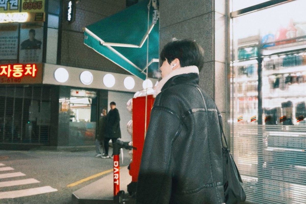 lchachall's tweet photo. 남찍사로 보는 정현의 겨울밤☃️❄️
진짜 겨울 감성 분위기 최고다🥺 https://t.co/3Lz4PWBiTv