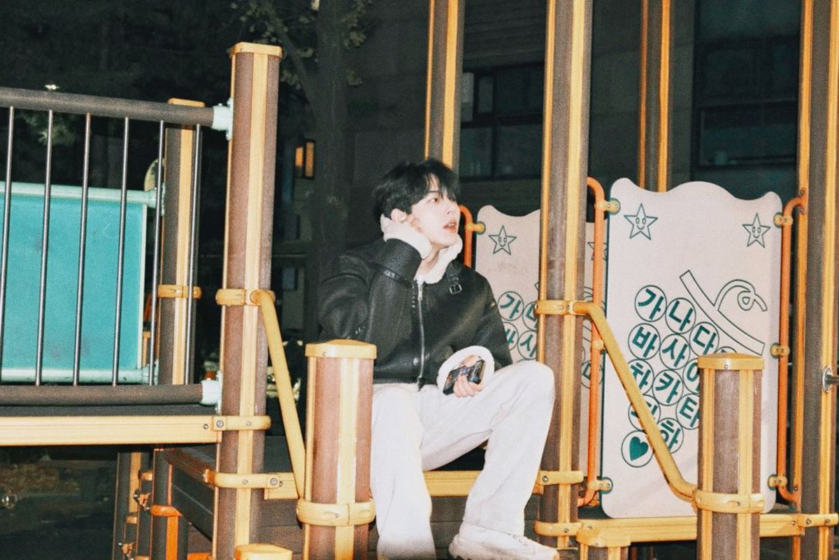 lchachall's tweet photo. 남찍사로 보는 정현의 겨울밤☃️❄️
진짜 겨울 감성 분위기 최고다🥺 https://t.co/3Lz4PWBiTv