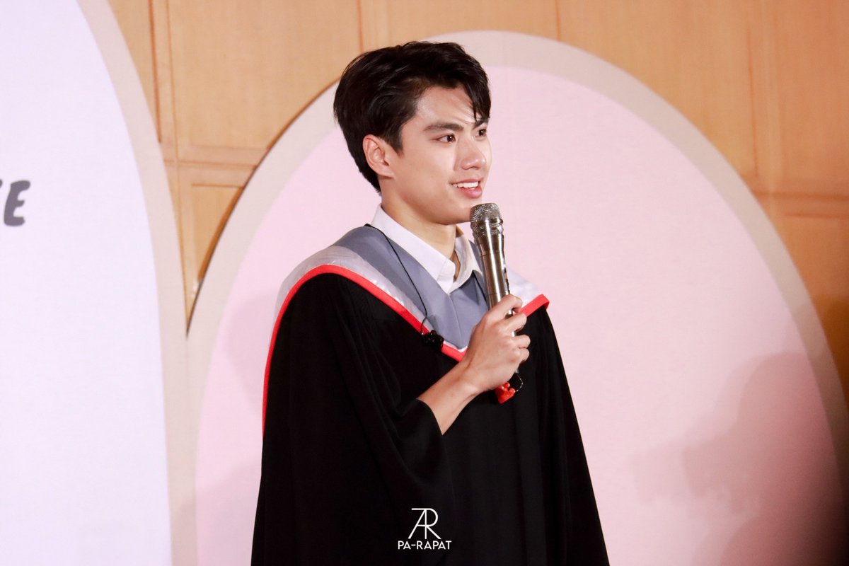 ohmnanon2728's tweet photo. ไม่ต้องเก่งที่สุด แค่มีความสุขมาก ๆ ก็พอแล้ว

#OhmPawatGraduation
#OHMPAWAT
#PARAPATPIX https://t.co/wjaQvAyV5I