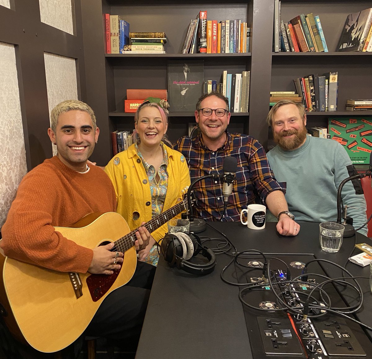 themodernmann's tweet photo. The Modern Mann 🎄2022 🎅Christmas Spectacular is out NOW! 

Olly, Alix &amp; Ollie are  joined by entrepreneur Jules Parker, and live musical guest Ashley Singh brings the festive feels ❤️

🎧👇
https://t.co/ifDM4XzRjb https://t.co/srOxyXA13U