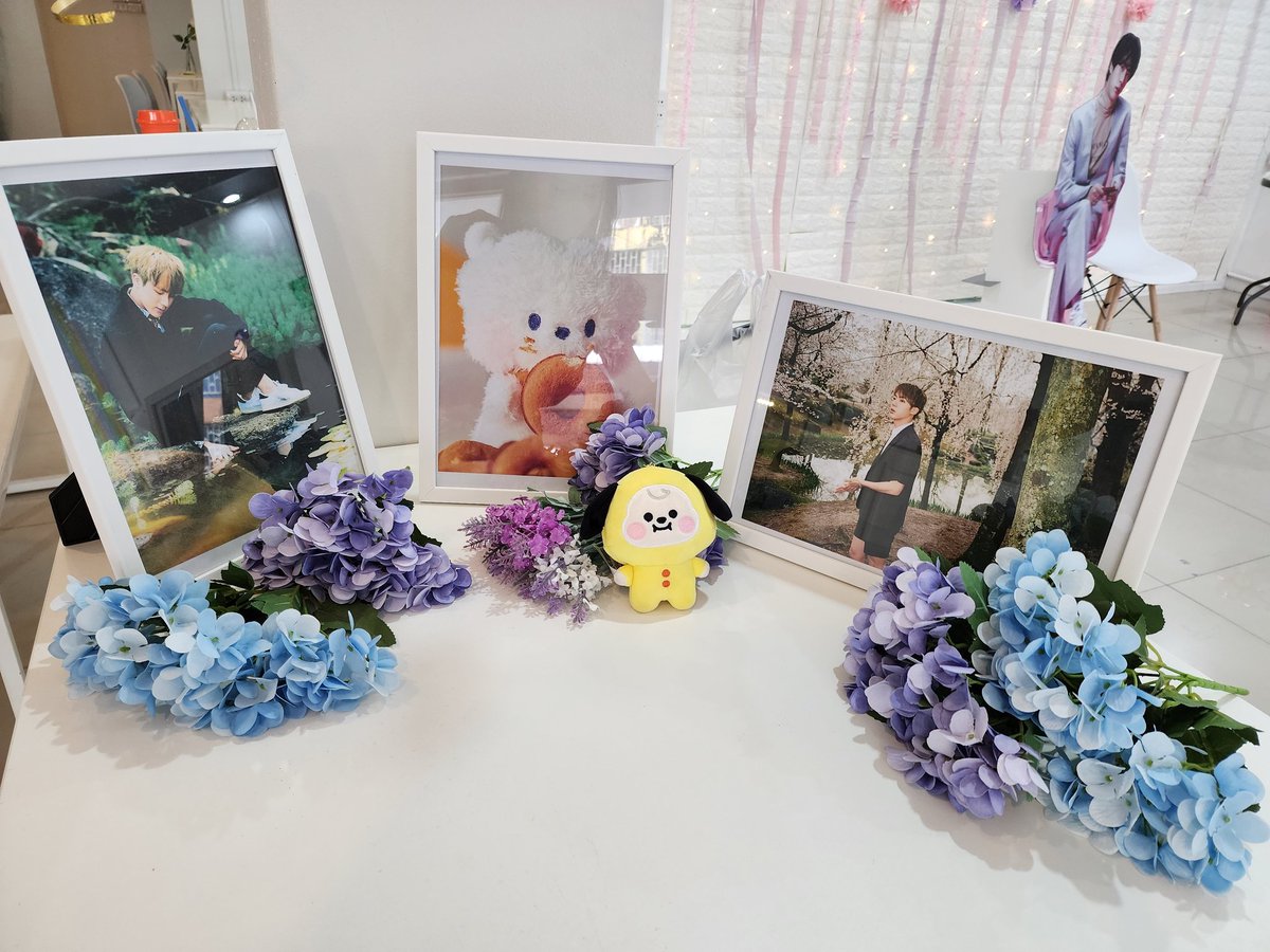MilkWaraa's tweet photo. แวะมาหาพี่จิน งานน่าร๊าก💜💜💜
#InFullBloomWithJin
#HappyBirthdayJin
#HappyJINday
@CafeChaYu https://t.co/3cRS3XbF7F