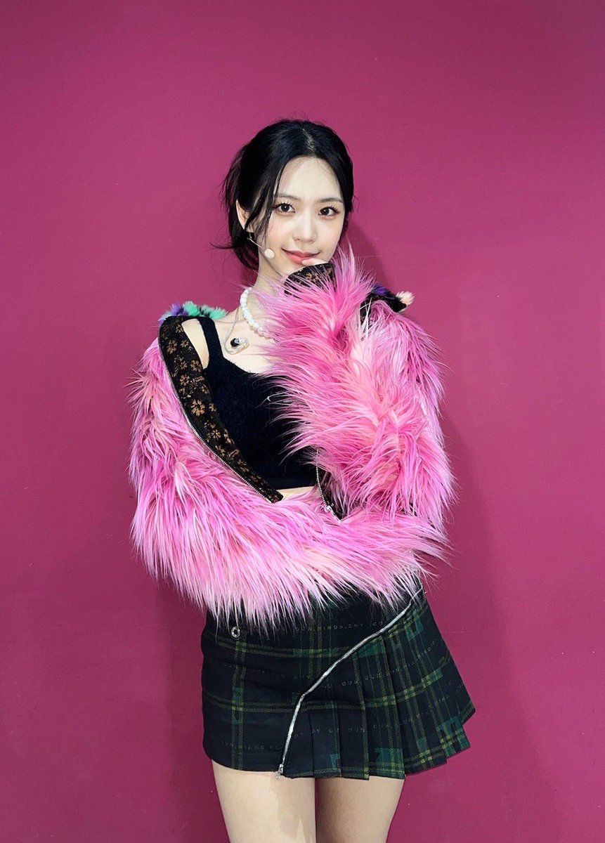 irris_official's tweet photo. [#아이엘]
221210 #쇼음악중심

#IRRIS #아이리스 #I_L https://t.co/0iPPQenDdf