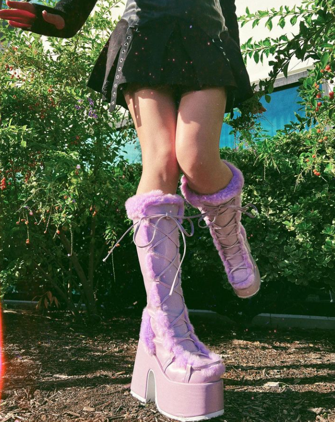 AttitudeCo's tweet photo. This #frosty weather could not be more perfect for our #Demonia Camel 311s! βοΈπ€ #altgirl #bootd #alternativefashion
https://t.co/GoTXN4t864 https://t.co/hUsFbKE33Q