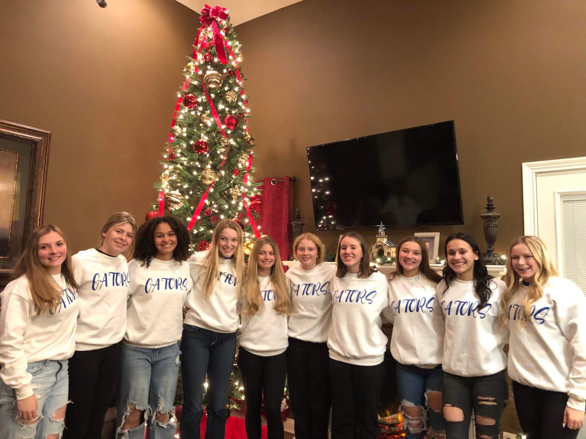 BraeannaB's tweet photo. Indiana Gators Lord 16u Christmas party! I had so much fun with my girls yesterday and made some great memories. @Gators06Lord @SBRRetweets @CoastRecruits @TopPreps @SoftballRecruit @sballrecruiting @QrRecruiter @kcerv2828 @CoachD_HopeSB @Jwalk03er @Coachmun @Coach_Buck_2 https://t.co/B7E3yEIOlm
