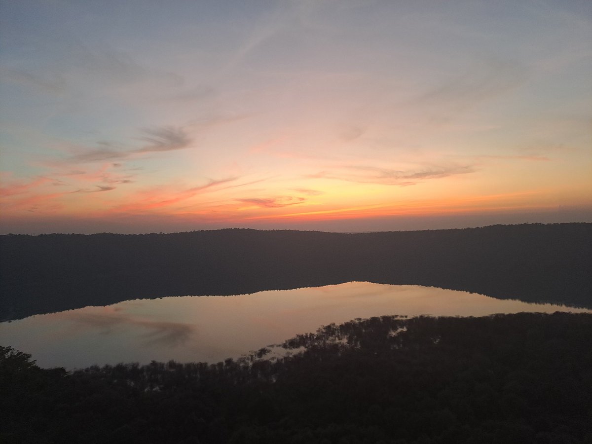 jayotibanerjee's tweet photo. Glowing Lonar Crater Lake at dusk
A site replete in ancient Mysteries,Forests,Wildlife ..
A continuous connect from a Meteoric Impact Crater 570000 yrs ago,Mahabharata's Lavanasur, Yadava Temples &amp; presently #LonarWildlifeSanctuary 
#ManagementEffectivenessEvaluation at Lonar https://t.co/RqUaxGVF4E