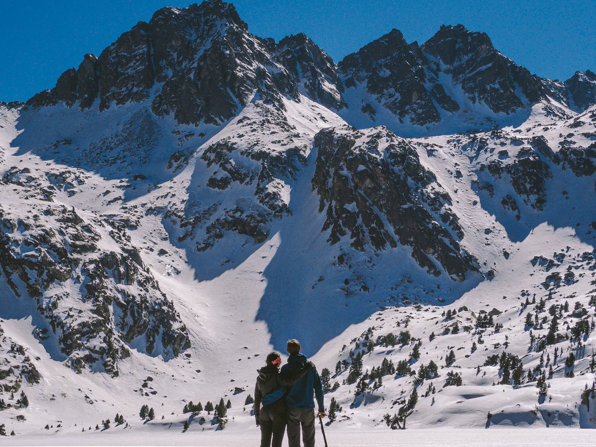 TheVanpackers's tweet photo. Feliz día de las Montañas 🏔️ Que podamos seguir disfrutando de la majestuosidad de estos lugares 💙 #diadelasmontañas #Mountainsday #MountainsMatter https://t.co/xkcJ0dNtA8