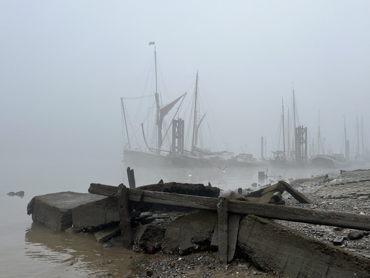 The river #thames this morning. Could be 1850. #masts in the icy mist. First time on the foreshore in 8 days, and just for a walk. Normal service to resume soon..#Thamespath #london #riverthames